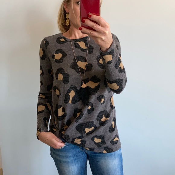 Leopard Print, Side Twist Tunic Top - Picture 2 of 9